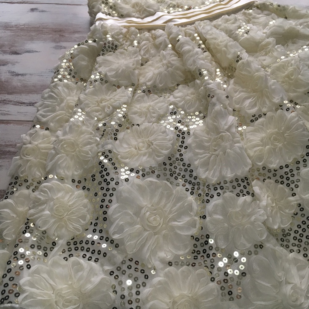 Floral and Sequin Formal Dress - Picture 2 of 8